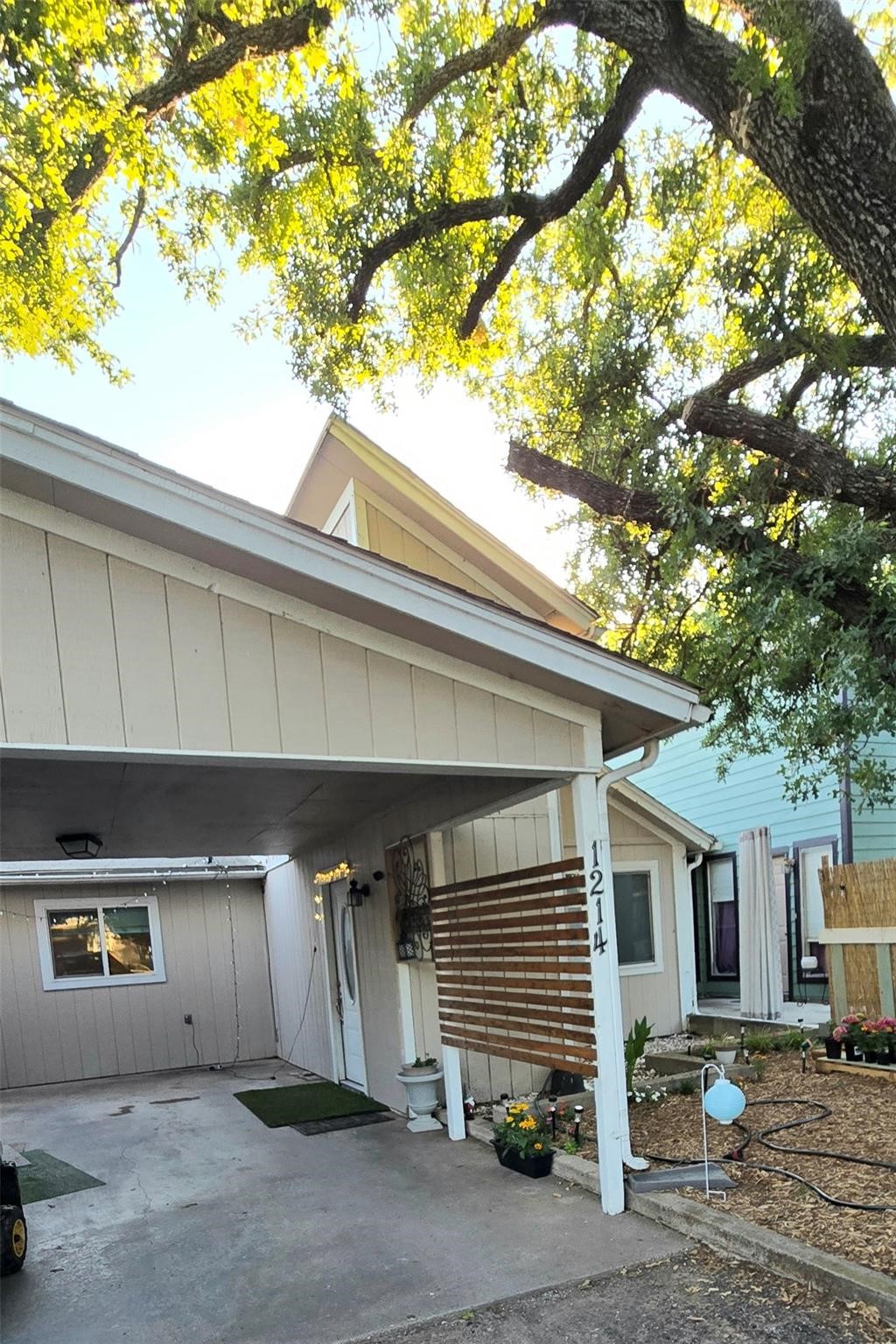 1214 Elm Court home in Runaway Bay, Texas