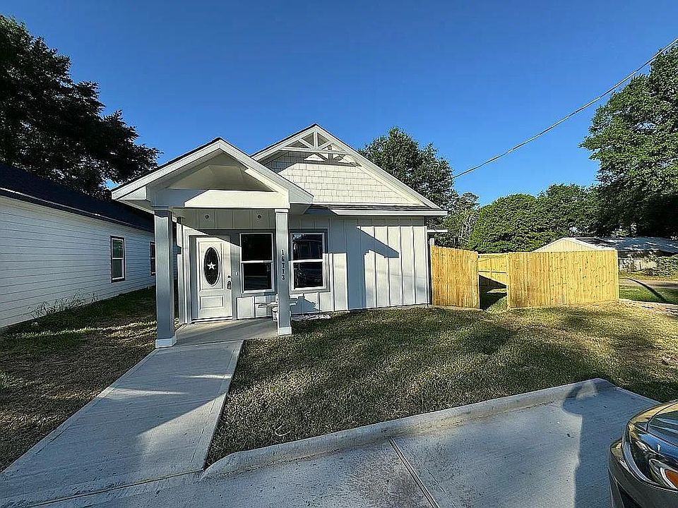 16713 E Forrestal home in Lake Conroe Village, Montgomery, Texas
