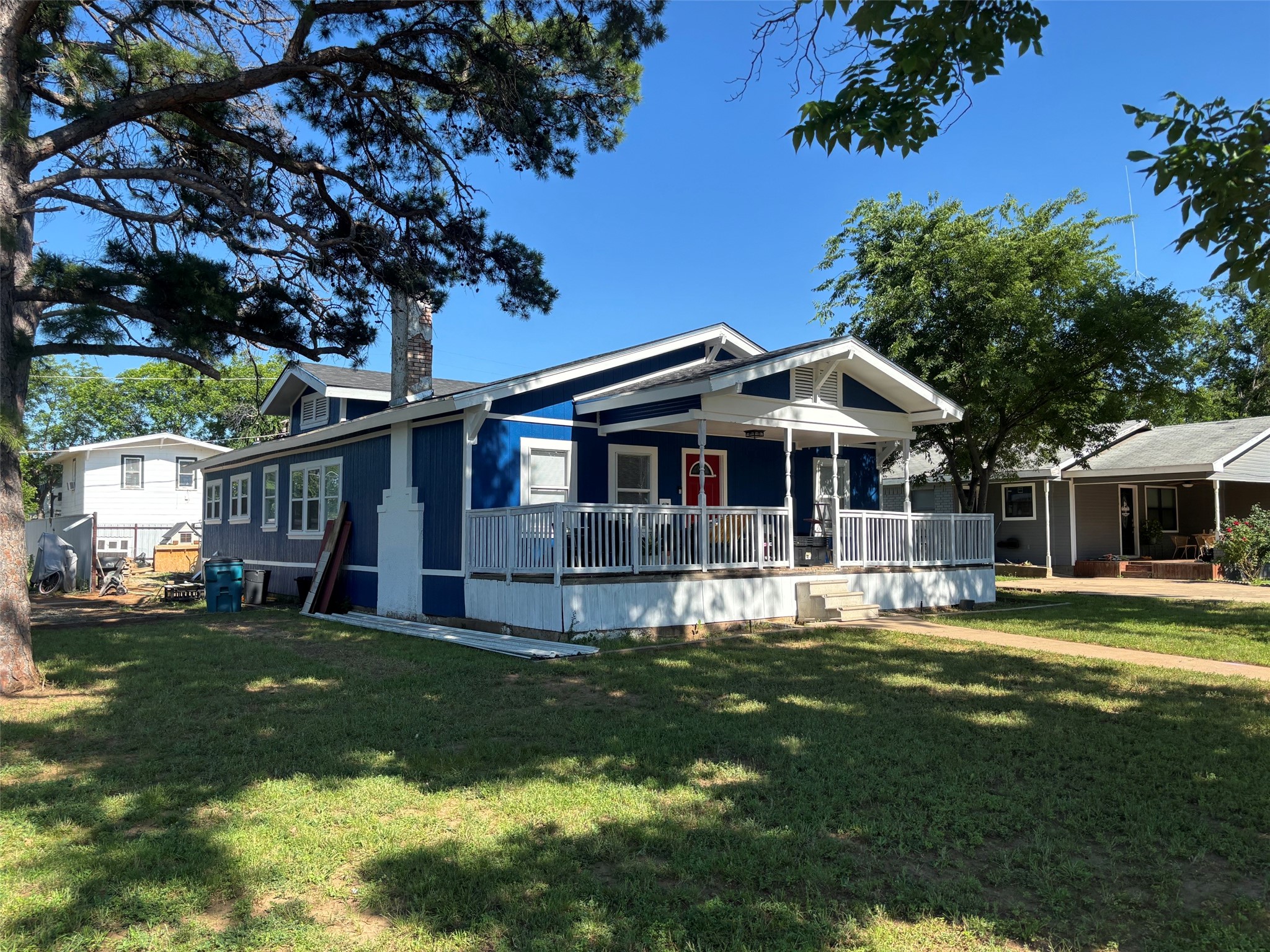 200 S Hillcrest Avenue home on a corner lot in Eastland, Texas