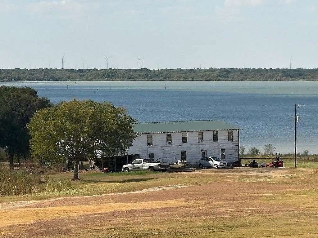 20444 N FM 709 in Hubbard, Texas - 5-acre Eaton Real Estate Company listing near Navarro Mills Lake