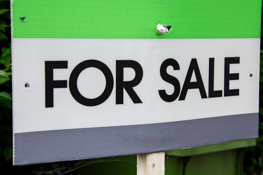 For sale sign representing low-commission realtor options