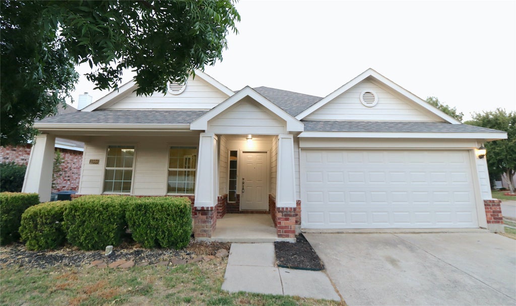 Exterior of 1000 Warbler Lane in Aubrey, Texas