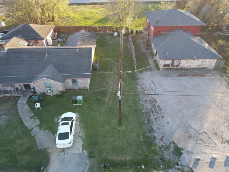 Listing aerial for the vacant lot at 12 Nathaniel Brown in Houston, including neighboring homes