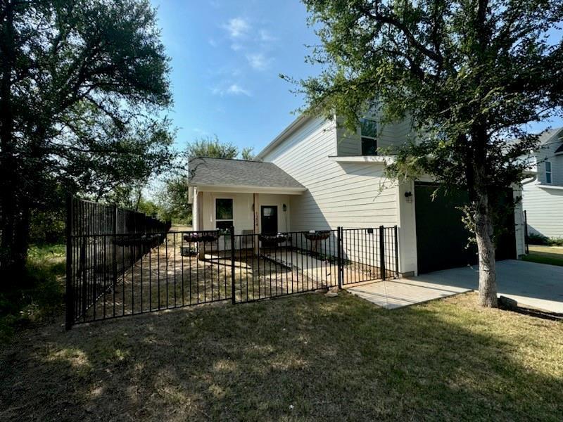 Exterior and fenced front yard at 1204 N Mystic Drive in Granite Shoals, Texas