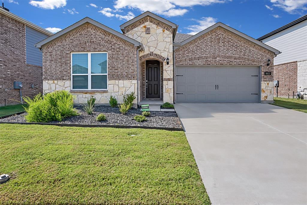 Listing photograph of 1822 Brindle St Northlake, TX 76247