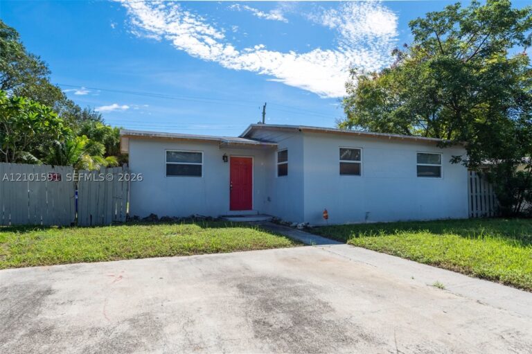 Front exterior of Eaton’s rental listing at 2340 NE 3rd Avenue in Pompano Beach