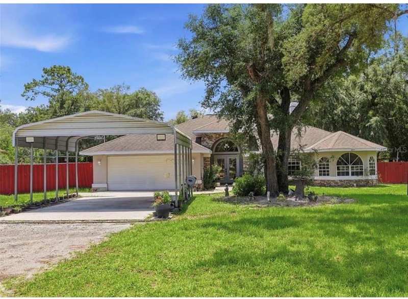 Exterior, driveway and covered parking at 5956 W Green Acres Street in Homosassa, Florida