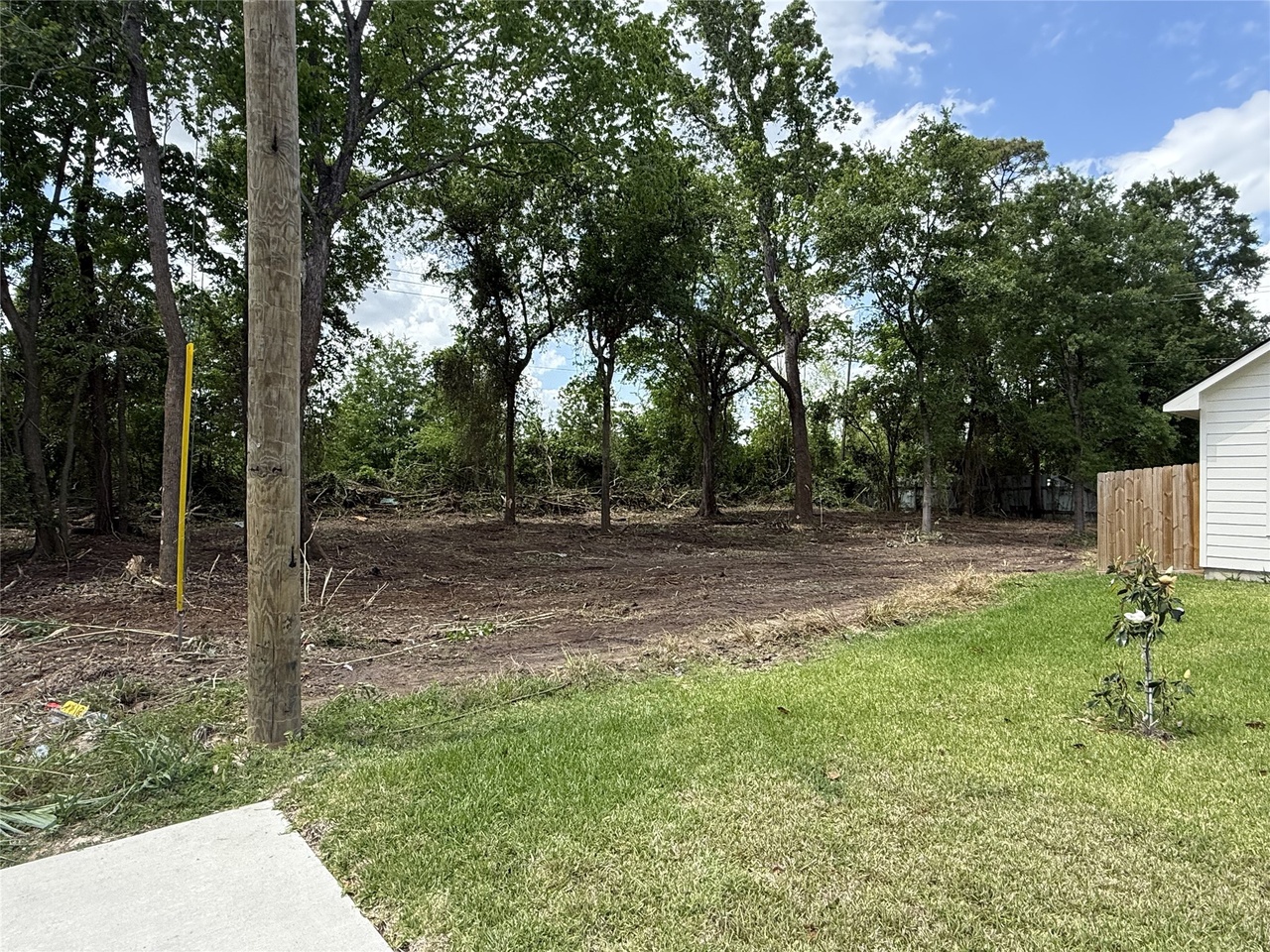 Listing photograph of 8003 Bigwood St Houston, TX 77078