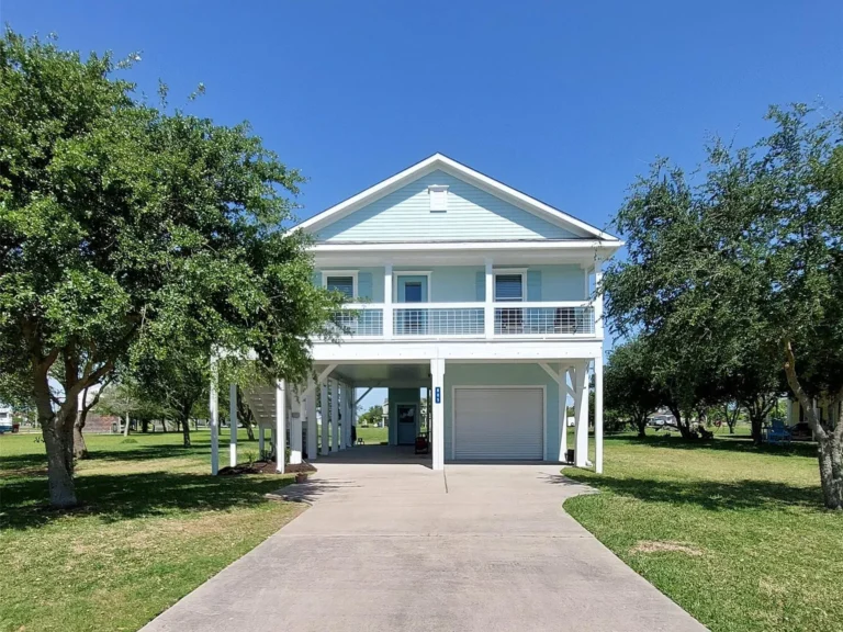 Front exterior of 805 Nelson Avenue in Port Bolivar, Texas