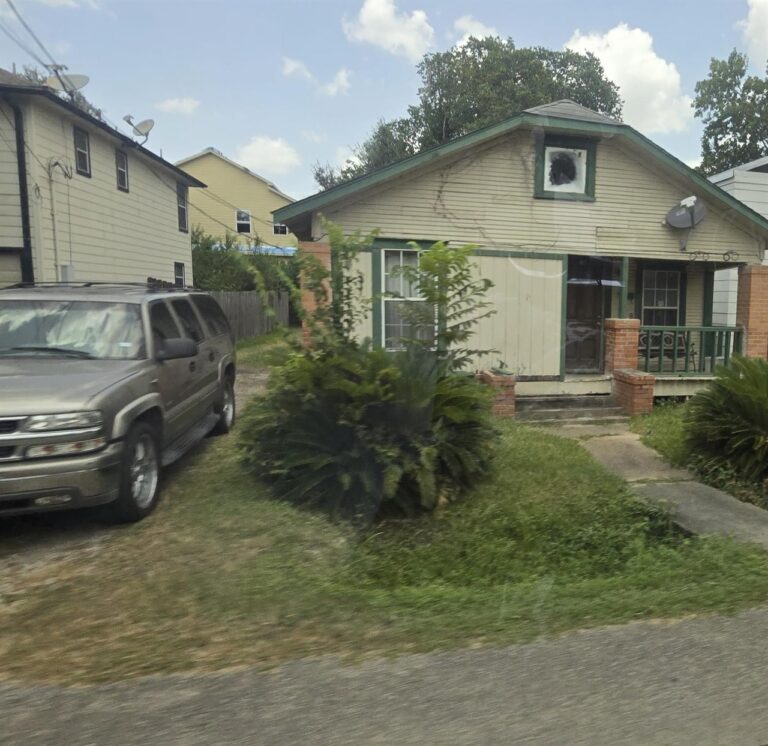 Front exterior of 821 E 38th Street in Houston, Texas
