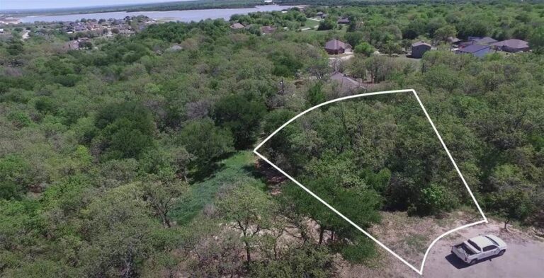 Aerial of the Alegro Court offering in Runaway Bay with a listing-supplied outline