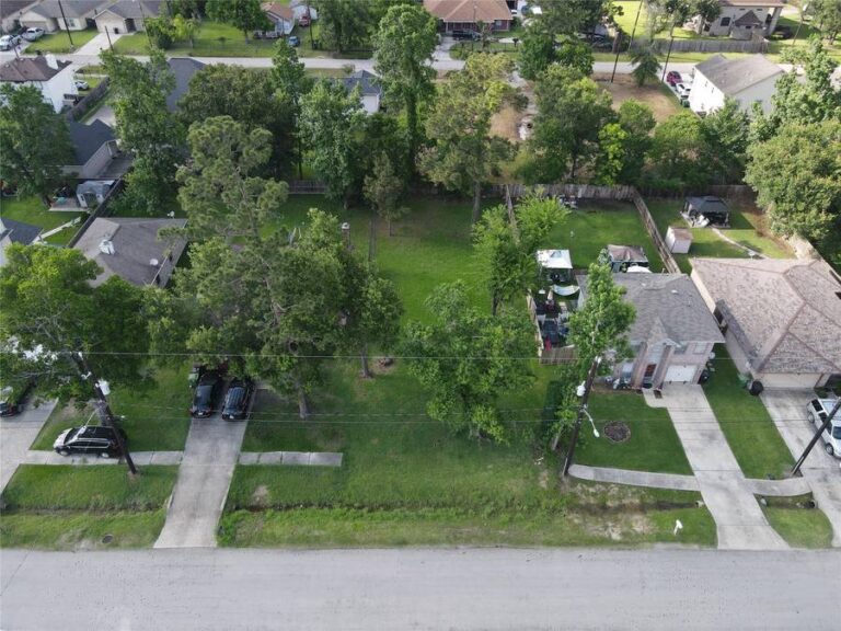 Vacant lot and neighboring homes shown in the Eaton 0 Locksley listing