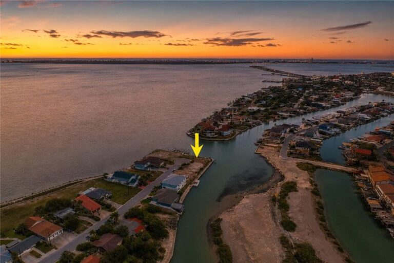 Aerial photograph supplied with Eaton’s North Shore Drive listing in Port Isabel